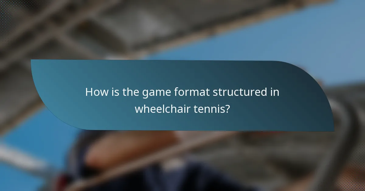 How is the game format structured in wheelchair tennis?